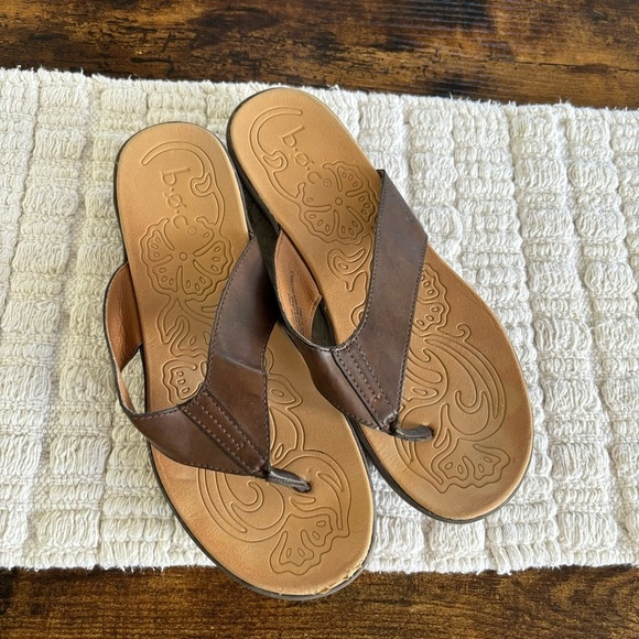 B.O.C. Born Leather Cushioned Flip Flops Size 10 - Picture 1 of 10